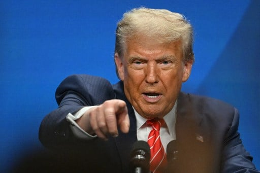 Dólar recuou para cerca de R$ 5,55 após medidas do governo e sinalizações de resposta ao “tarifaço” Trump