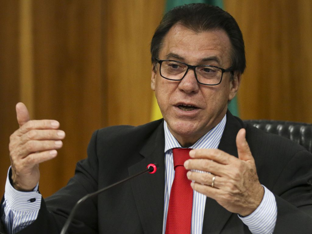 Emprego em 2025 pode desacelerar com juros altos, alerta Luiz Marinho: o que isso significa para trabalhadores e investidores