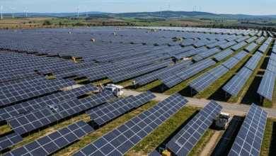 Brasil bate recorde histórico de energia solar e eólica: o que muda para sua conta de luz e para os investidores